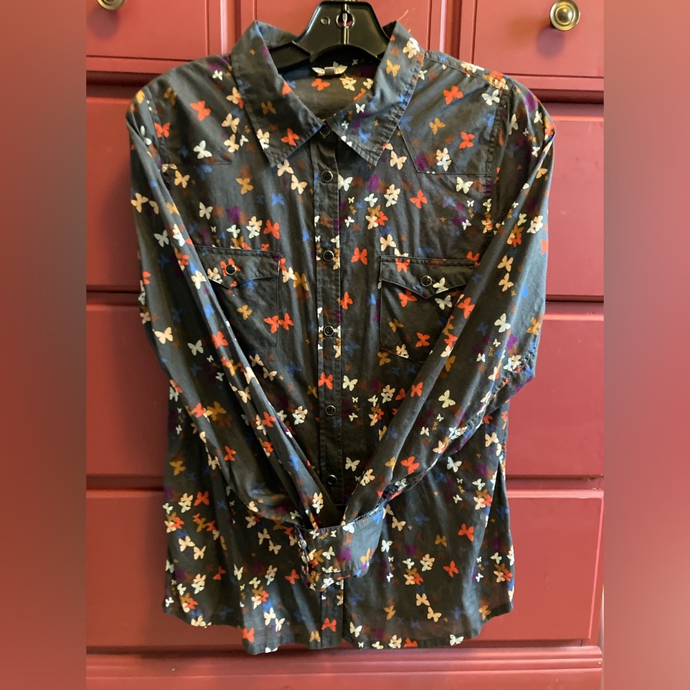 Fossil Brand Snap Closure Button-down Short. Lightweight Fabric. Size Large.